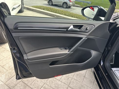 Used 2018 Volkswagen Golf R 4-Door AWD/4WD image 9
