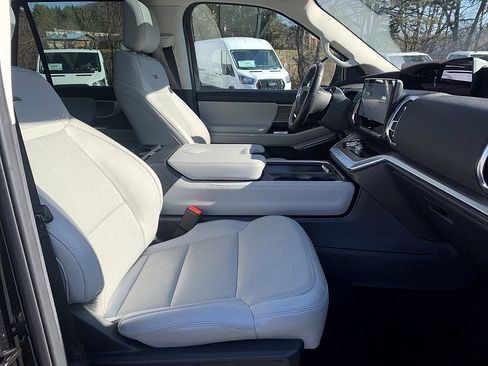 Used 2025 Ford Expedition Max Platinum image 21