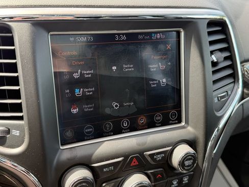 Used 2018 Jeep Grand Cherokee Overland AWD/4WD image 16