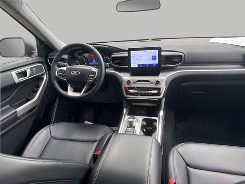 Certified 2023 Ford Explorer XLT w/ Equipment Group 202A image 17