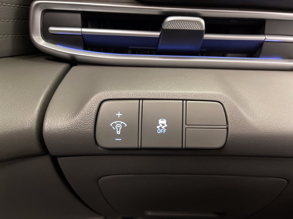 Certified 2024 Hyundai Elantra SEL FWD image 31