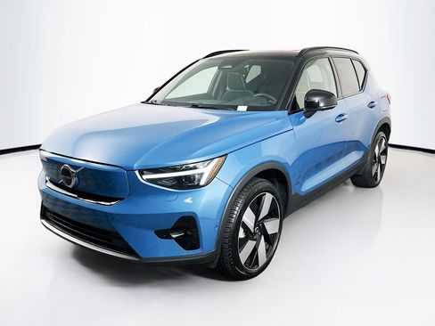 Used 2023 Volvo XC40 Recharge Ultimate image 3