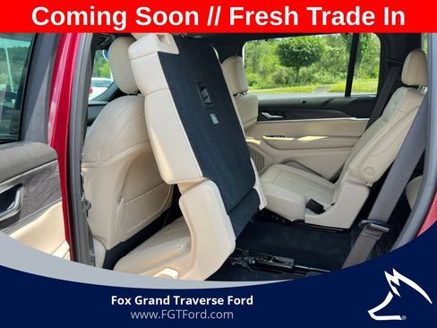 Used 2025 Jeep Grand Cherokee L Limited w/ Luxury Tech Group II AWD/4WD image 5