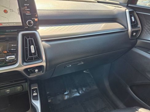 Used 2022 Kia Sorento S image 25