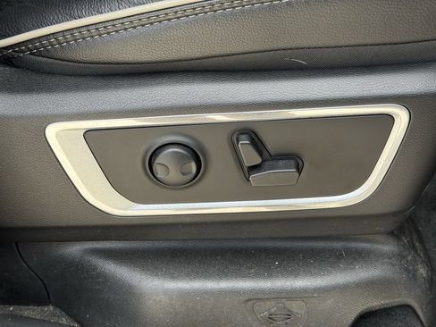 Used 2023 RAM 1500 Laramie AWD/4WD image 26