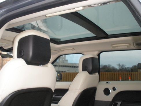 Used 2020 Land Rover Range Rover Sport HSE image 30