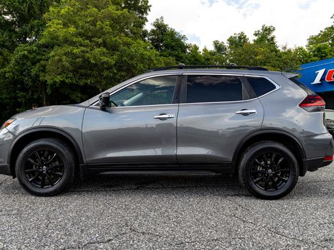 Used 2018 Nissan Rogue SV w/ Premium Package image 3
