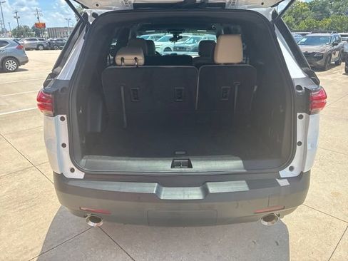 Used 2023 Chevrolet Traverse LS FWD image 8