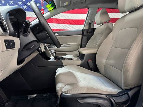 Used 2022 Kia Sportage LX image 13