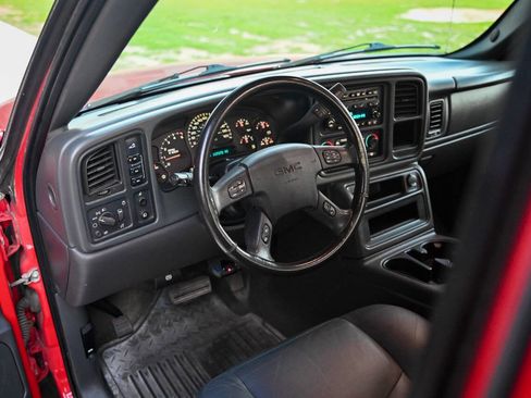 Used 2006 GMC Sierra 2500 SLT w/ Heavy-Duty Power Package AWD/4WD image 89