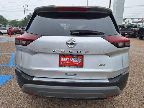 Certified 2021 Nissan Rogue SV w/ Premium Package FWD image 6