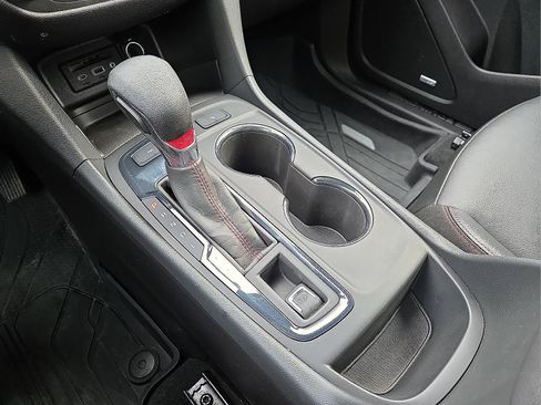 Used 2024 Chevrolet Equinox RS w/ RS Leather Package image 25