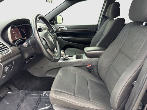 Used 2018 Jeep Grand Cherokee Laredo AWD/4WD image 17