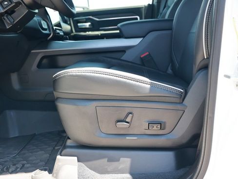 New 2026 RAM 3500 Laramie AWD/4WD image 18