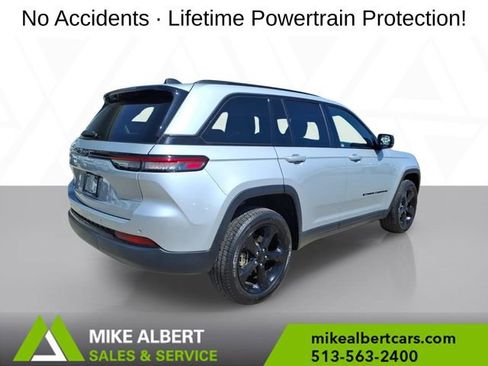Used 2023 Jeep Grand Cherokee Altitude AWD/4WD image 7
