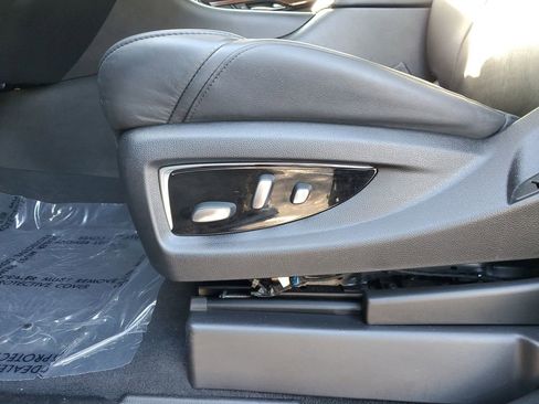 Used 2018 Cadillac Escalade Premium Luxury image 21