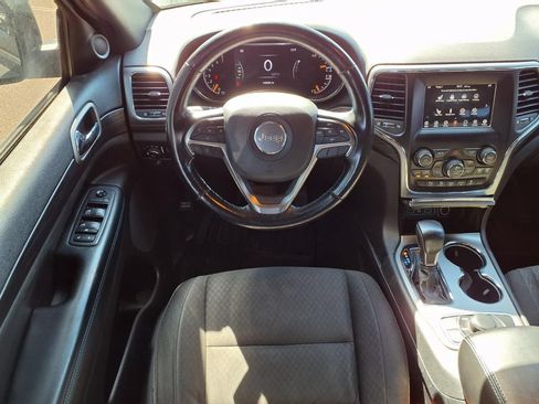Used 2020 Jeep Grand Cherokee Laredo AWD/4WD image 11