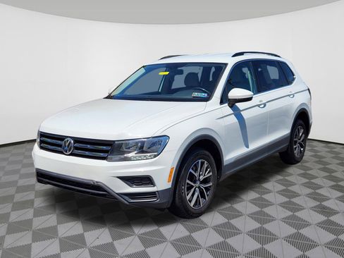 Used 2020 Volkswagen Tiguan SE w/ 3rd Row Seat Package AWD/4WD image 2