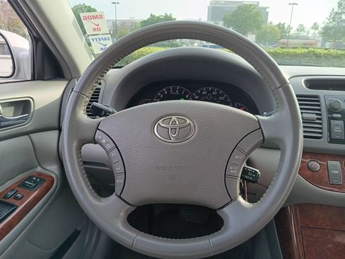 Used 2005 Toyota Camry XLE image 16