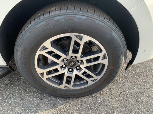 New 2025 Ford Expedition Active image 31