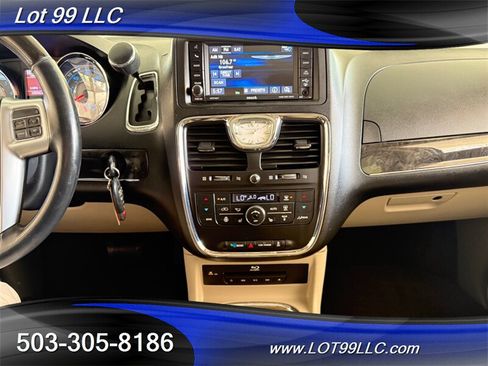 Used 2013 Chrysler Town & Country Limited w/ Luxury Group FWD image 38