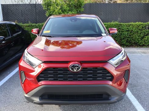 Used 2025 Toyota RAV4 LE image 5