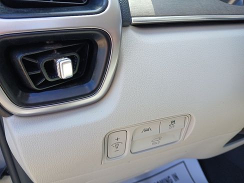 Used 2023 Kia Sorento EX w/ Panoramic Sunroof Package FWD image 12