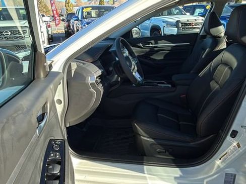 New 2025 Nissan Altima 2.5 SR image 34