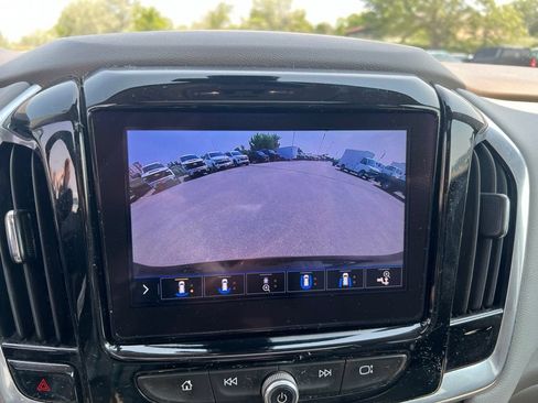 Used 2020 Chevrolet Traverse LT w/ LT Premium Package AWD/4WD image 14