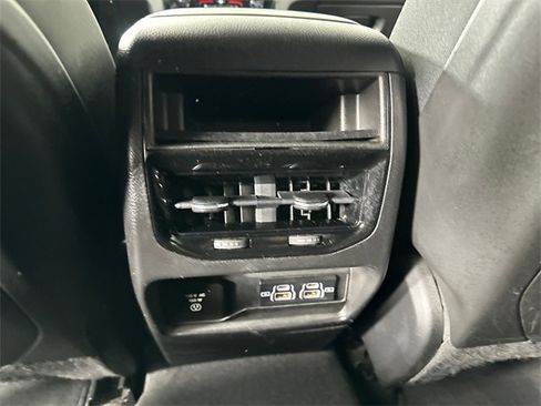 Used 2023 Jeep Grand Cherokee Altitude image 18