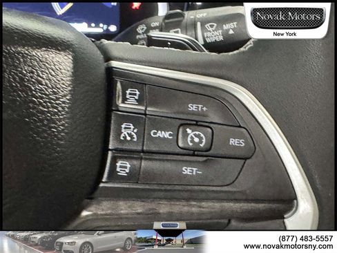 Used 2023 Jeep Grand Cherokee Limited w/ Black Appearance Package image 18