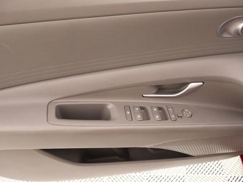 Certified 2024 Hyundai Elantra SE image 14