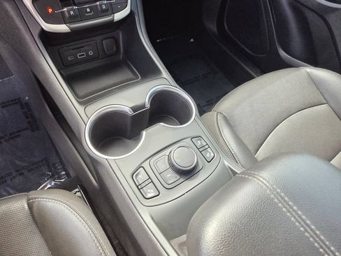 Used 2022 GMC Terrain SLT w/ LPO, Floor Liner Package AWD/4WD image 27