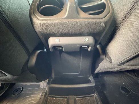 Used 2024 Jeep Wrangler Unlimited image 15