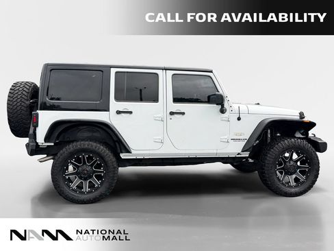 Used 2015 Jeep Wrangler Unlimited Sahara w/ Connectivity Group AWD/4WD image 6