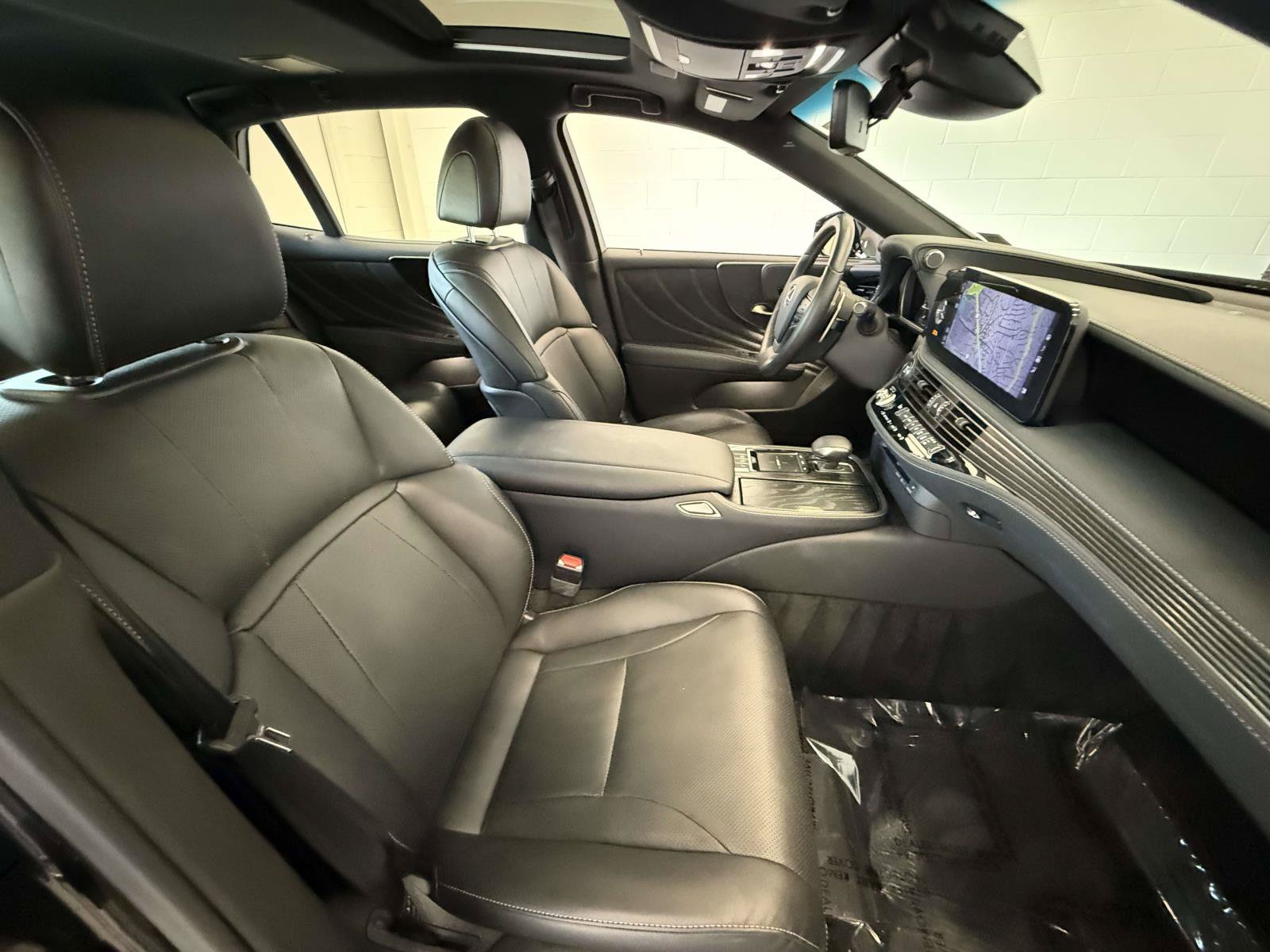 Certified 2022 Lexus LS 500 AWD w/ Accessory Package (Z1) image 14