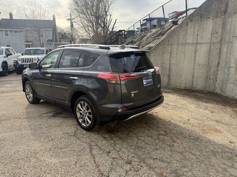 Used 2016 Toyota RAV4 Limited image 3