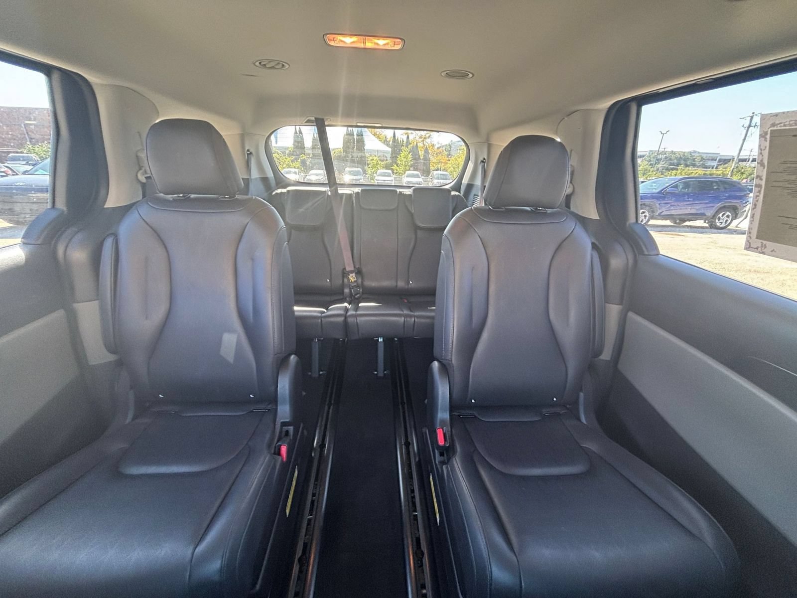Used 2026 Kia Carnival FWD image 40