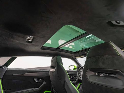 Used 2024 Lamborghini Urus Performante AWD/4WD image 28