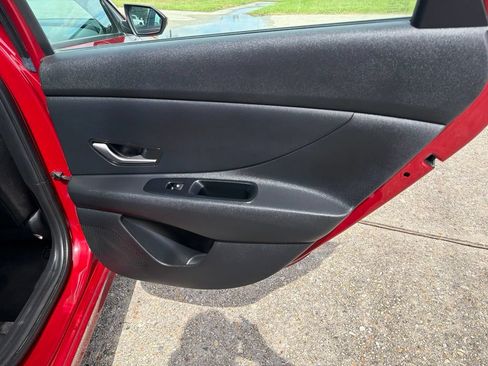 Used 2025 Hyundai Elantra SE FWD image 21