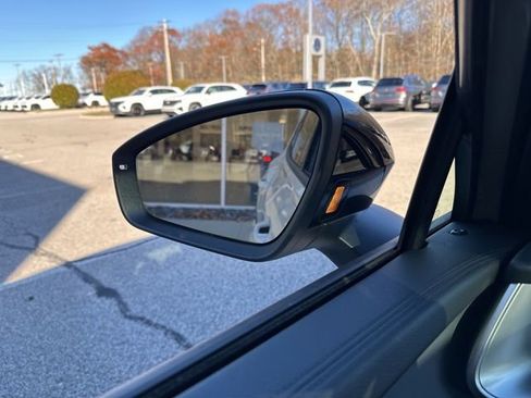 New 2026 Volkswagen Tiguan SE R-Line image 15