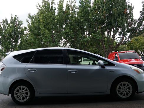 Used 2014 Toyota Prius V Three image 11