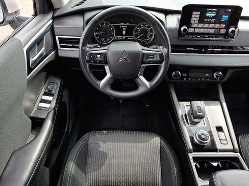 Used 2022 Mitsubishi Outlander ES FWD image 10