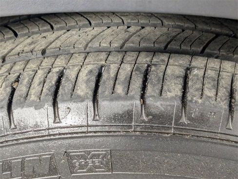 Certified 2023 Chevrolet Bolt EUV LT w/ Convenience Package image 9