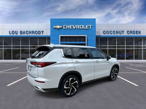 Used 2024 Mitsubishi Outlander SE image 8