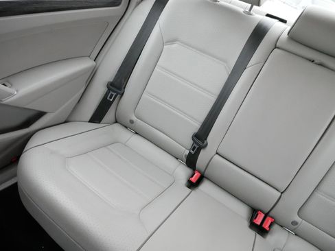 Used 2017 Volkswagen Passat 1.8T SE image 12