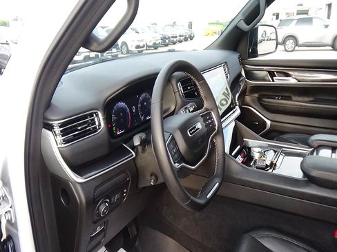 Certified 2024 Jeep Wagoneer L 4WD w/ Convenience Group I image 18