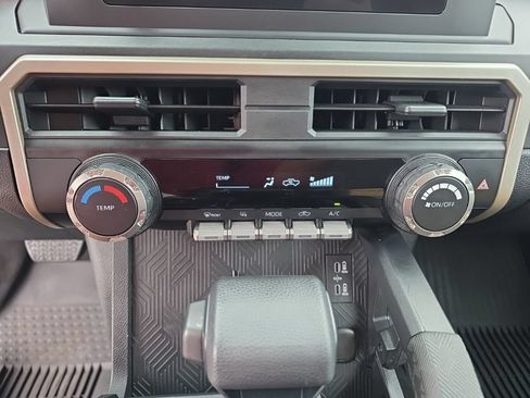 Used 2024 Toyota Tacoma SR AWD/4WD image 22