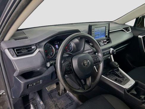Used 2020 Toyota RAV4 LE image 18
