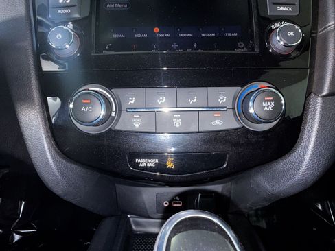 Used 2020 Nissan Rogue S FWD image 19